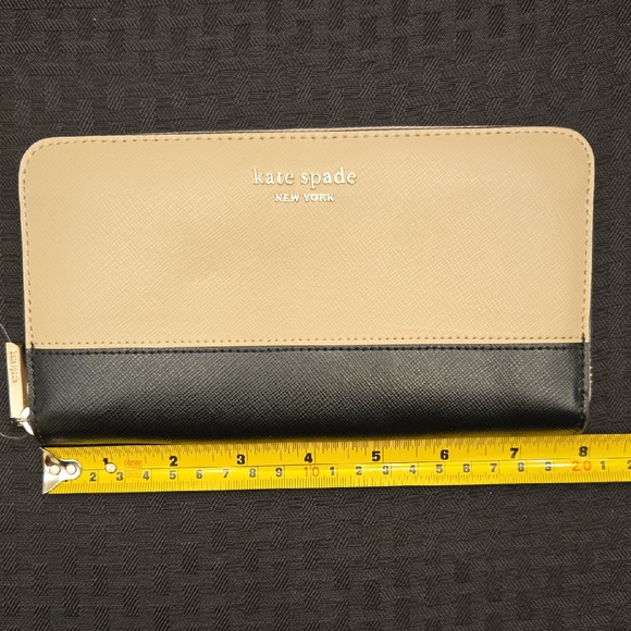 kate spade Handbags - Kate Spade Tan and Black Zip Wallet